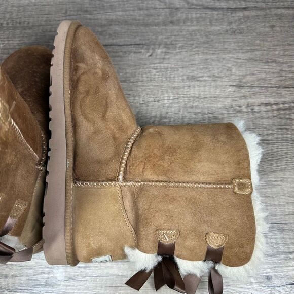 UGG~Women's~Chestnut Bailey Bow II~Short Sheepskin Boots(1016225)~Size 6 - Picture 7 of 12